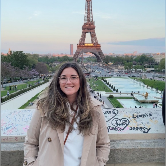 Meet your Posher, Caitlin - Picture 1 of 1